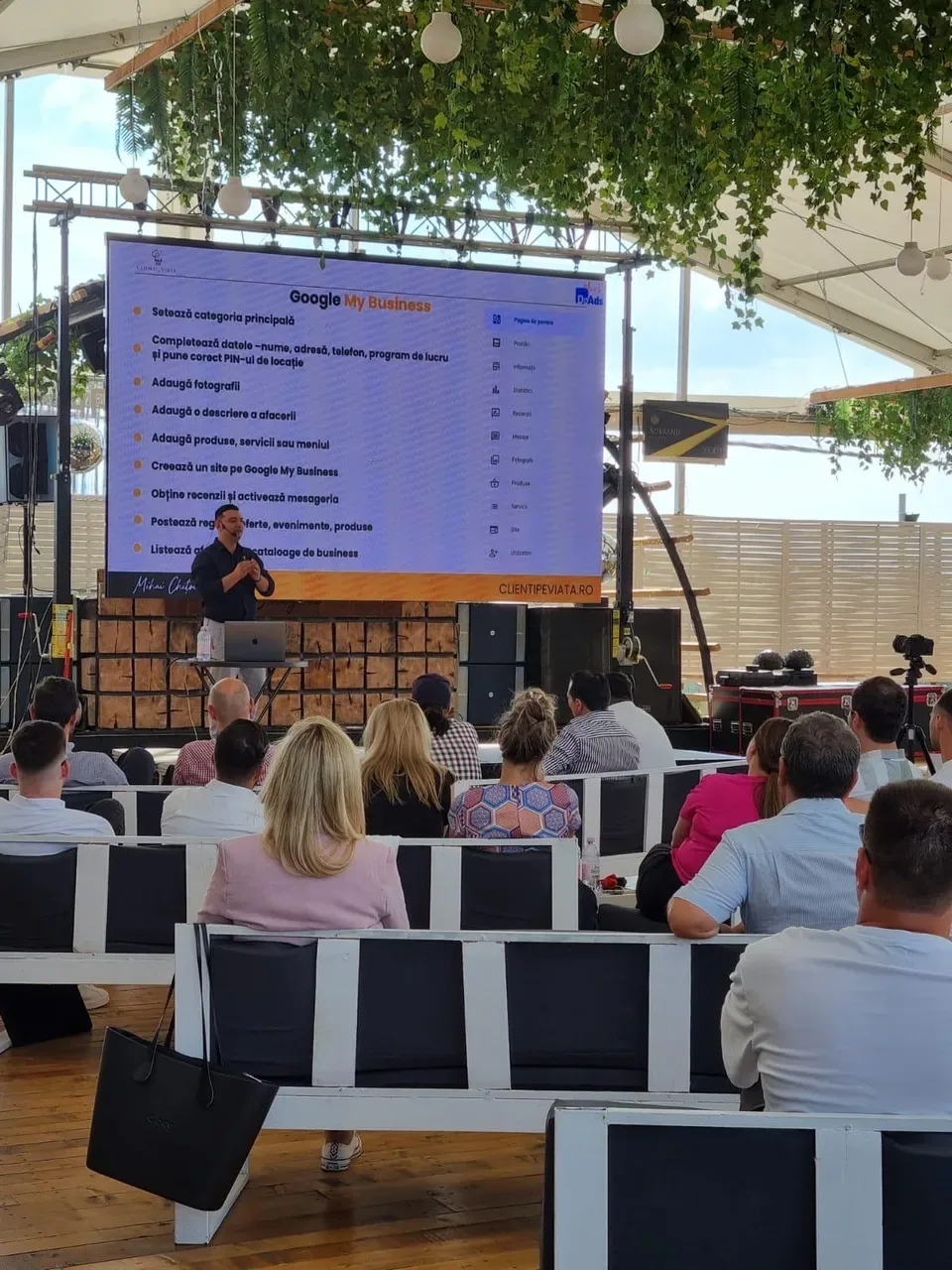 Mihai Chițoiu prezentând optimizarea profilului Google al unei afaceri